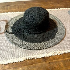 Madison88 straw sun hat. One size.